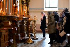 Архиепископ Артемий совершил в Покровском соборе утреню Великого пятка с чтением 12 Страстных Евангелий