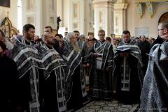Архиепископ Артемий совершил вечерню с чином выноса плащаницы в кафедральном соборе Гродно