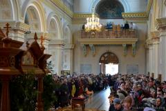 Великая суббота в Покровском соборе: литургия, акция "Велікодная брама" и освящение куличей (фото)