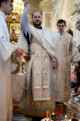 Великая суббота в Покровском соборе: литургия, акция "Велікодная брама" и освящение куличей (фото)