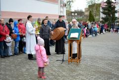 Великая суббота в Покровском соборе: литургия, акция "Велікодная брама" и освящение куличей (фото)