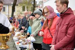 Великая суббота в Покровском соборе: литургия, акция "Велікодная брама" и освящение куличей (фото)