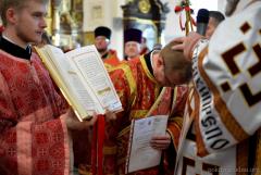 Архиепископ Артемий возглавил Пасхальную вечерню в кафедральном соборе города Гродно