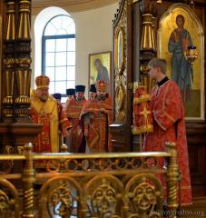 На Радоницу, в день своего 65-летия, архиепископ Артемий совершил литургию в Покровском соборе