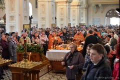 На Радоницу, в день своего 65-летия, архиепископ Артемий совершил литургию в Покровском соборе