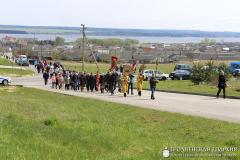 Крестный ход в день поминовения усопших в поселке Зельва