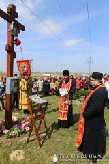 Крестный ход в день поминовения усопших в поселке Зельва