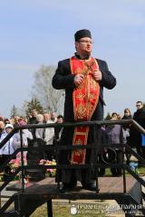 Крестный ход в день поминовения усопших в поселке Зельва