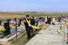 Крестный ход в день поминовения усопших в поселке Зельва