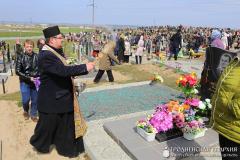 Крестный ход в день поминовения усопших в поселке Зельва