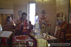 Архиепископ Артемий совершил литургию в малом храме Виленских мучеников прихода микрорайона Ольшанка