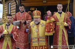 Архиепископ Артемий совершил литургию в малом храме Виленских мучеников прихода микрорайона Ольшанка