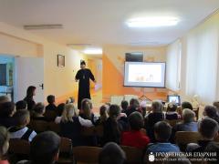 Священник встретился с учениками школы агрогородка Большие Эйсмонты