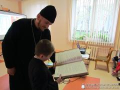 Священник встретился с учениками школы агрогородка Большие Эйсмонты