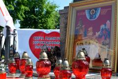 "Свеча памяти" и молебен о защите жизни: у Покровского собора продолжается пролайф-марафон