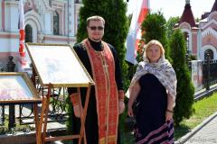 "Свеча памяти" и молебен о защите жизни: у Покровского собора продолжается пролайф-марафон