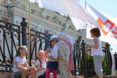 "Свеча памяти" и молебен о защите жизни: у Покровского собора продолжается пролайф-марафон