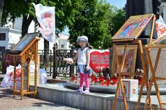 "Свеча памяти" и молебен о защите жизни: у Покровского собора продолжается пролайф-марафон