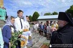 В день Пятидесятницы архиепископ Артемий совершил литургию в храме в честь Святой Троицы поселка Россь