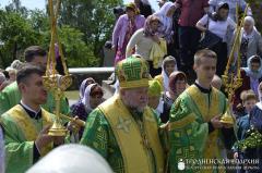 В день Пятидесятницы архиепископ Артемий совершил литургию в храме в честь Святой Троицы поселка Россь