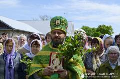 В день Пятидесятницы архиепископ Артемий совершил литургию в храме в честь Святой Троицы поселка Россь