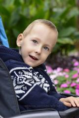 Пятилетнему Арсению Селицкому необходима специализированная коляска для передвижения