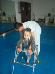 Пятилетнему Арсению Селицкому необходима специализированная коляска для передвижения