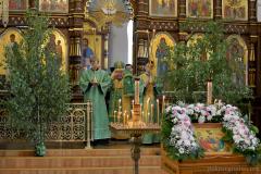 Накануне дня Святой Троицы Архиепископ Артемий совершил всенощное бдение в Покровском соборе