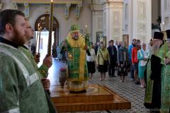 Накануне дня Святой Троицы Архиепископ Артемий совершил всенощное бдение в Покровском соборе