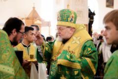 Накануне дня Святой Троицы Архиепископ Артемий совершил всенощное бдение в Покровском соборе