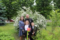 Благочинный Зельвенского округа посетил торжественные линейки в школах поселка