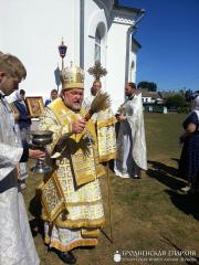 В день Рождества Предтечи и Крестителя Господня Иоанна архиепископ Артемий совершил литургию в храме деревни Лунно