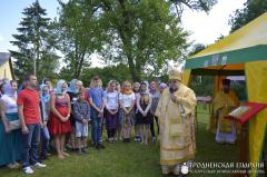 Архиепископ Артемий совершил Божественную литургию на I слете молодежи Волковысского благочиния