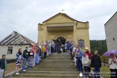 Архиепископ Артемий совершил литургию, за которой молились участники слета молодежи Гродненской епархии