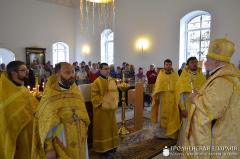 Архиепископ Артемий совершил литургию, за которой молились участники слета молодежи Гродненской епархии