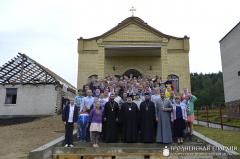 Архиепископ Артемий совершил литургию, за которой молились участники слета молодежи Гродненской епархии