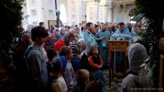 В праздник Успения Пресвятой Богородицы в Покровском соборе отслужили литургию и молебен на начало учебного года