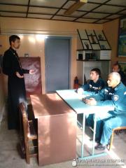 Священник встретился с сотрудниками Волковысского районного отдела чрезвычайных ситуаций