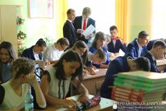 Благочинный Зельвенского округа принял участие в линейках в школах поселка