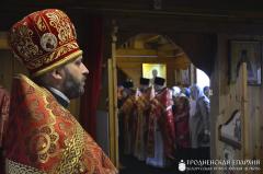 В день памяти преподобномученика Афанасия Брестского архиепископ Артемий совершил литургию в малом храме прихода микрорайона Зарица