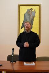 В Клубе православного общения протодиакон Павел Бубнов представил  книгу об истории и современности Cынковичского храма