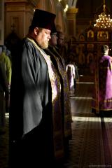 Накануне праздника Воздвижения Креста Господня архиепископ Артемий совершил всенощное бдение в Покровском соборе