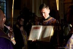 Накануне праздника Воздвижения Креста Господня архиепископ Артемий совершил всенощное бдение в Покровском соборе