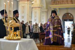 Накануне праздника Воздвижения Креста Господня архиепископ Артемий совершил всенощное бдение в Покровском соборе