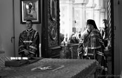 Накануне праздника Воздвижения Креста Господня архиепископ Артемий совершил всенощное бдение в Покровском соборе