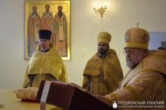 Архиепископ Артемий совершил литургию в нижнем храме прихода Богоявления Господня города Щучин