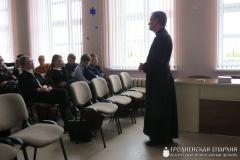 Священник принял участие в тематическом уроке в гимназии города Щучин