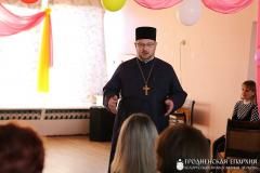 Священник принял участие во встрече в Зельвенском социальном центре