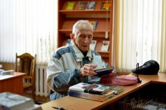 Старейшего читателя библиотеки Покровского собора поздравили с 90-летием