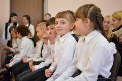 Воспитанники воскресной школы собора поздравили матерей с праздником Покрова Пресвятой Богородицы концертом